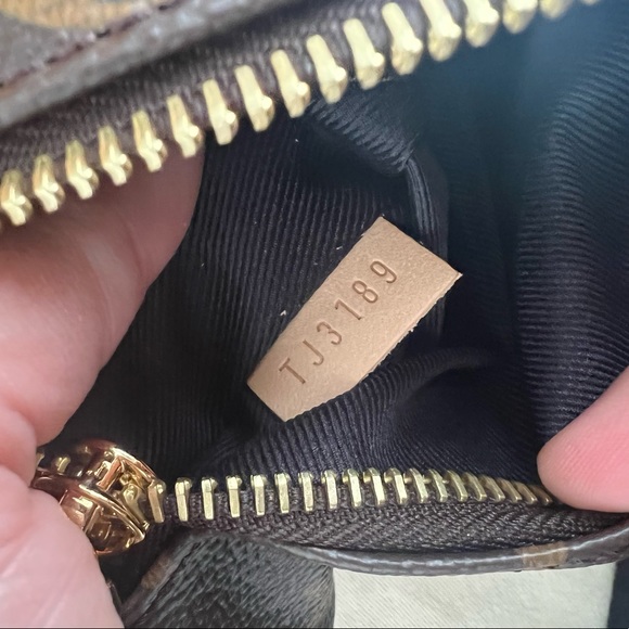 SOLD - LOUIS VUITTON BUMBAG NEW $5000 - Picture 9 of 10